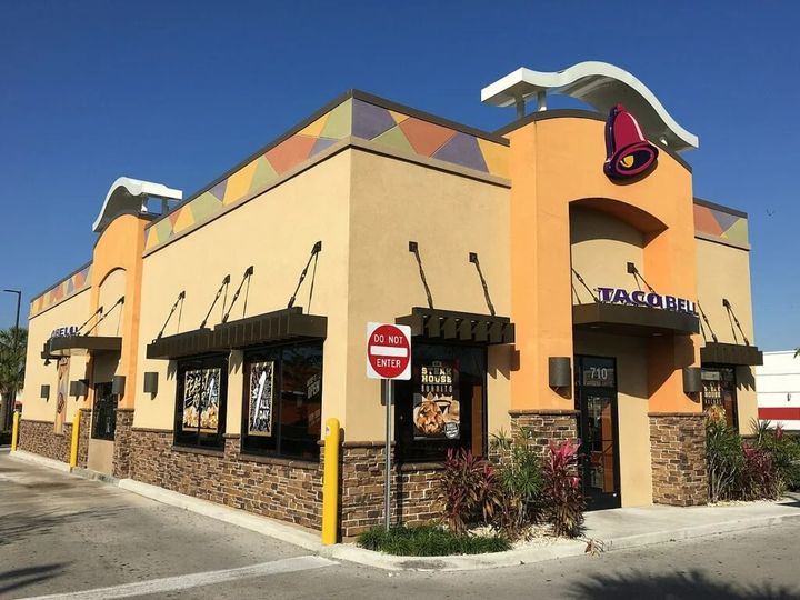 Soldier Is Paying For His Order But Changes His Mind When 2 Shivering Boys Tell Him They’re Starving