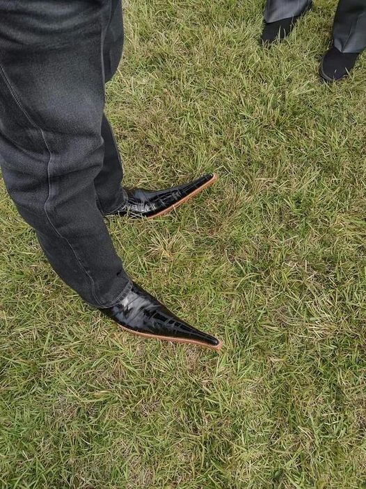 Here’s What You Need To Know If You See Someone Wearing Shoes