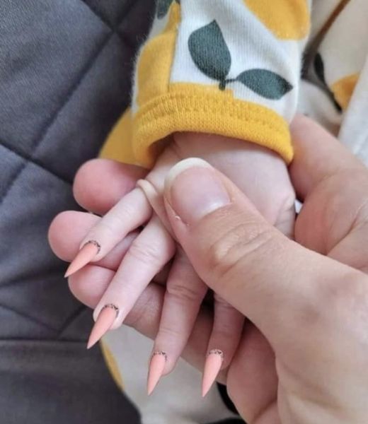 Mother Blasted Online After Sharing Photo Of Her Newborn’s Hands