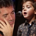 Simon Cowell started crying! The boy sang such a song that Simon couldn’t speak. He went up to the stage to kiss the boy. Full video is in the comments