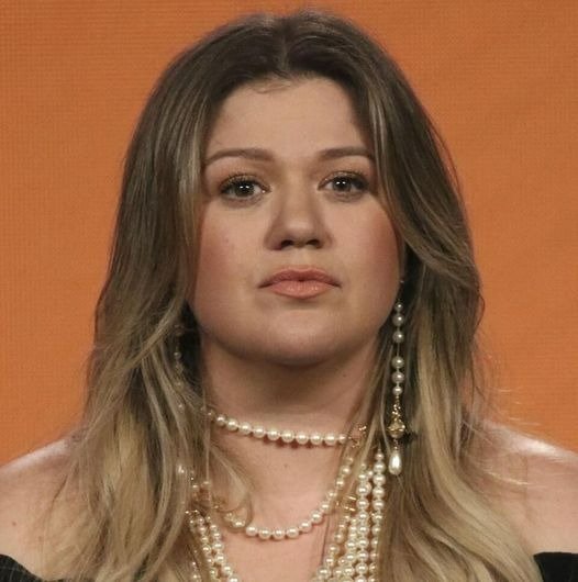 Kelly Clarkson’s Take on Child Discipline: The Controversy Surrounding Spanking