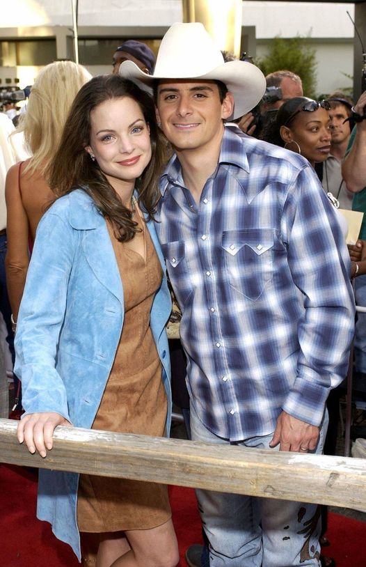 Brad Paisley & Kimberly Williams Privately Raise Their 2 Kids in Cozy Log House