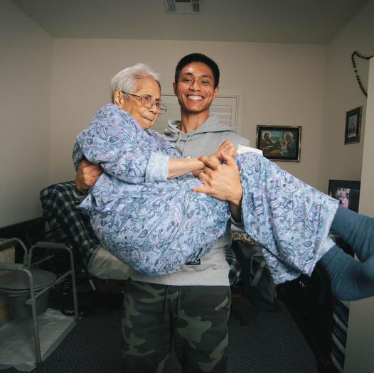 Grandson quits job, gives up everything to become 96-year-old grandma’s full-time caregiver