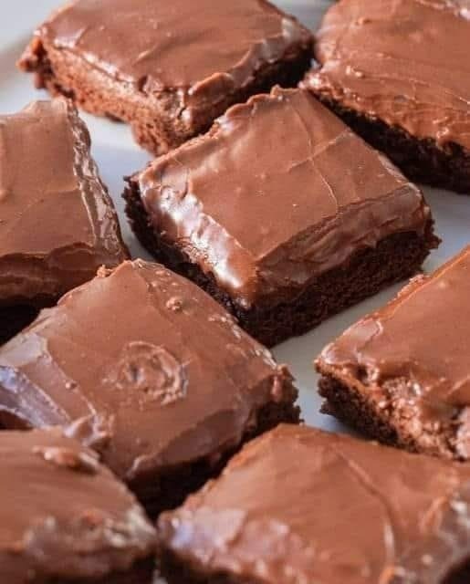 How to Prepare Soft and Gooey Brownies with Just 3 Ingredients