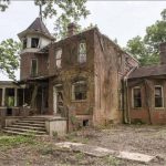 Discovering the Hidden Beauty of an Abandoned House